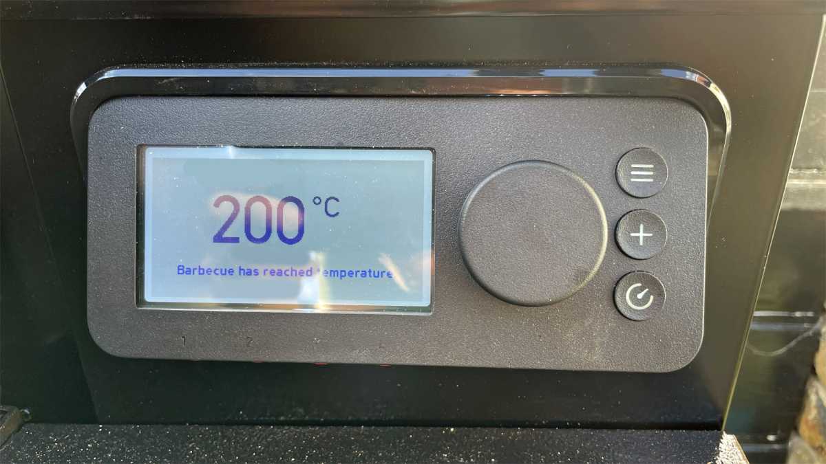 Weber SmokeFire EPX4 scherm toont temperatuur