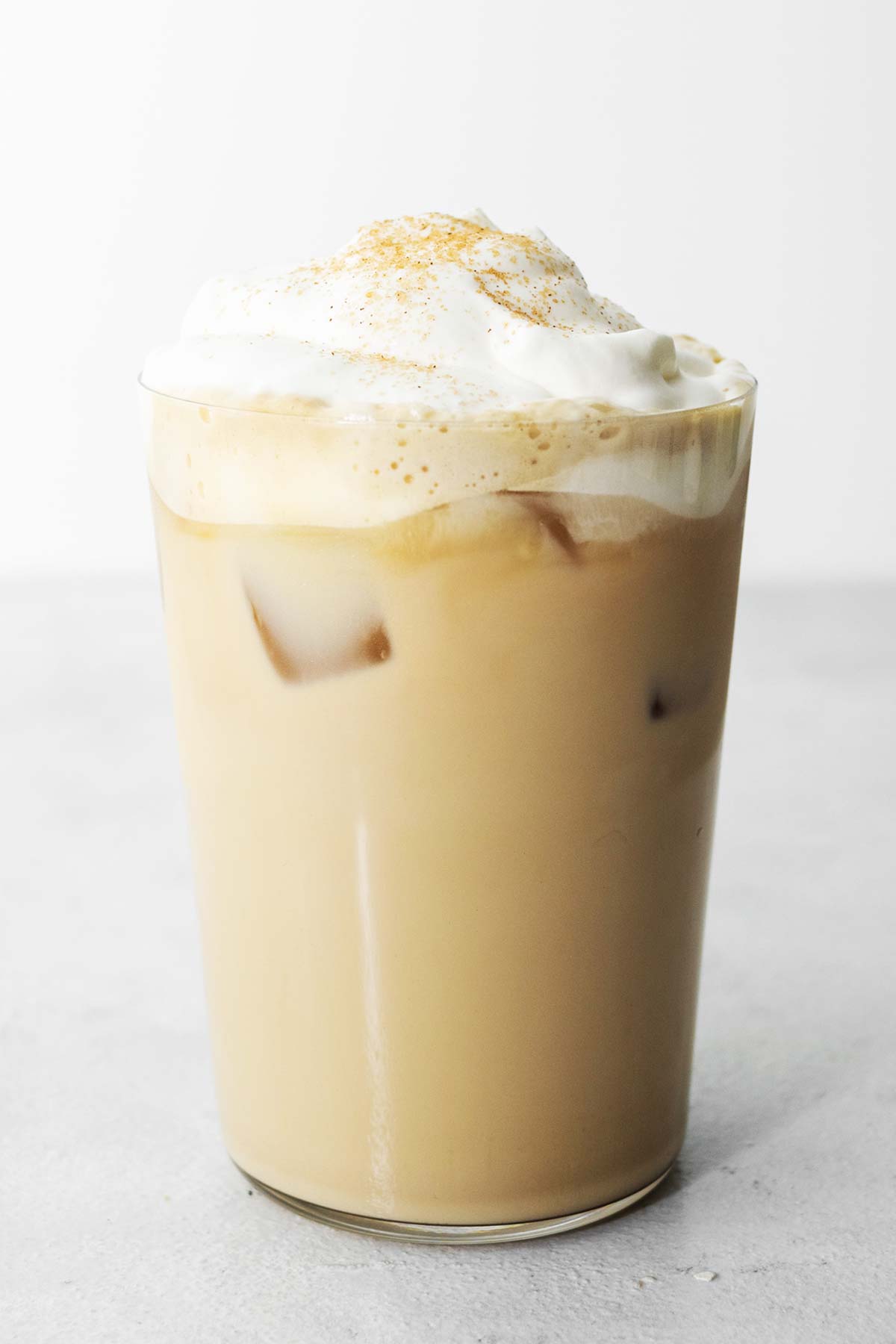 Starbucks Iced Cinnamon Dolce Latte copycat drankje in een kopje.