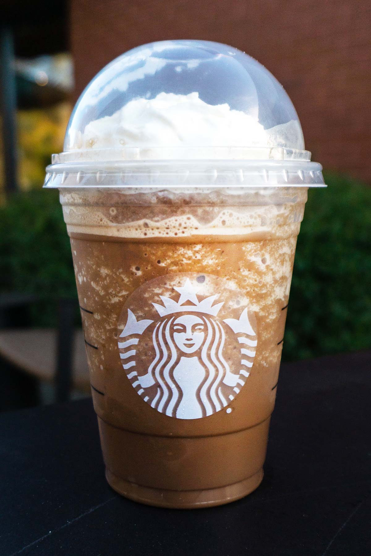 Cocoa Puffs Frappuccino Starbucks drankje met slagroom.