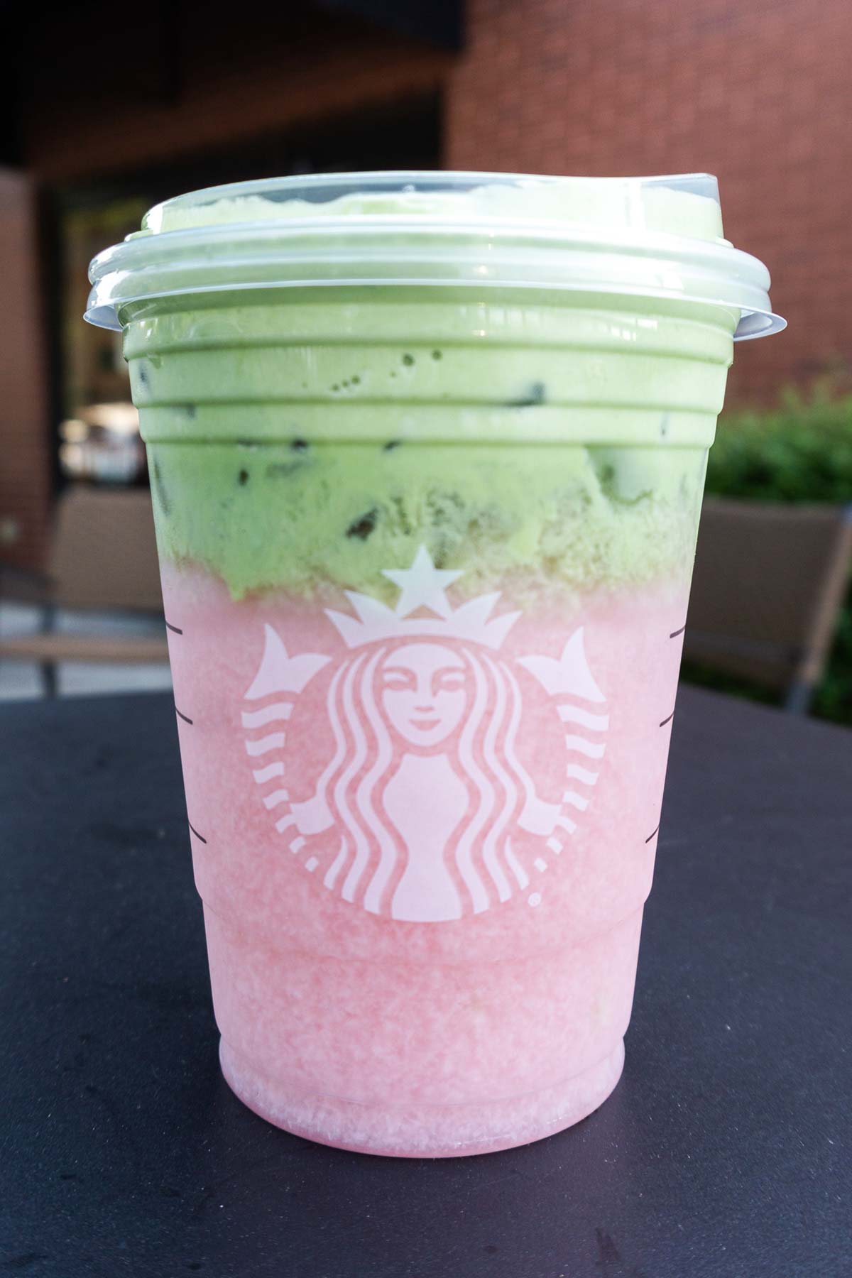 TikTok Matcha Pink Drink in een Starbucks-beker.